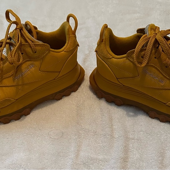 Cardi B Reebok size 7 they are a Nubuck mustard color women shoe - Picture 3 of 5